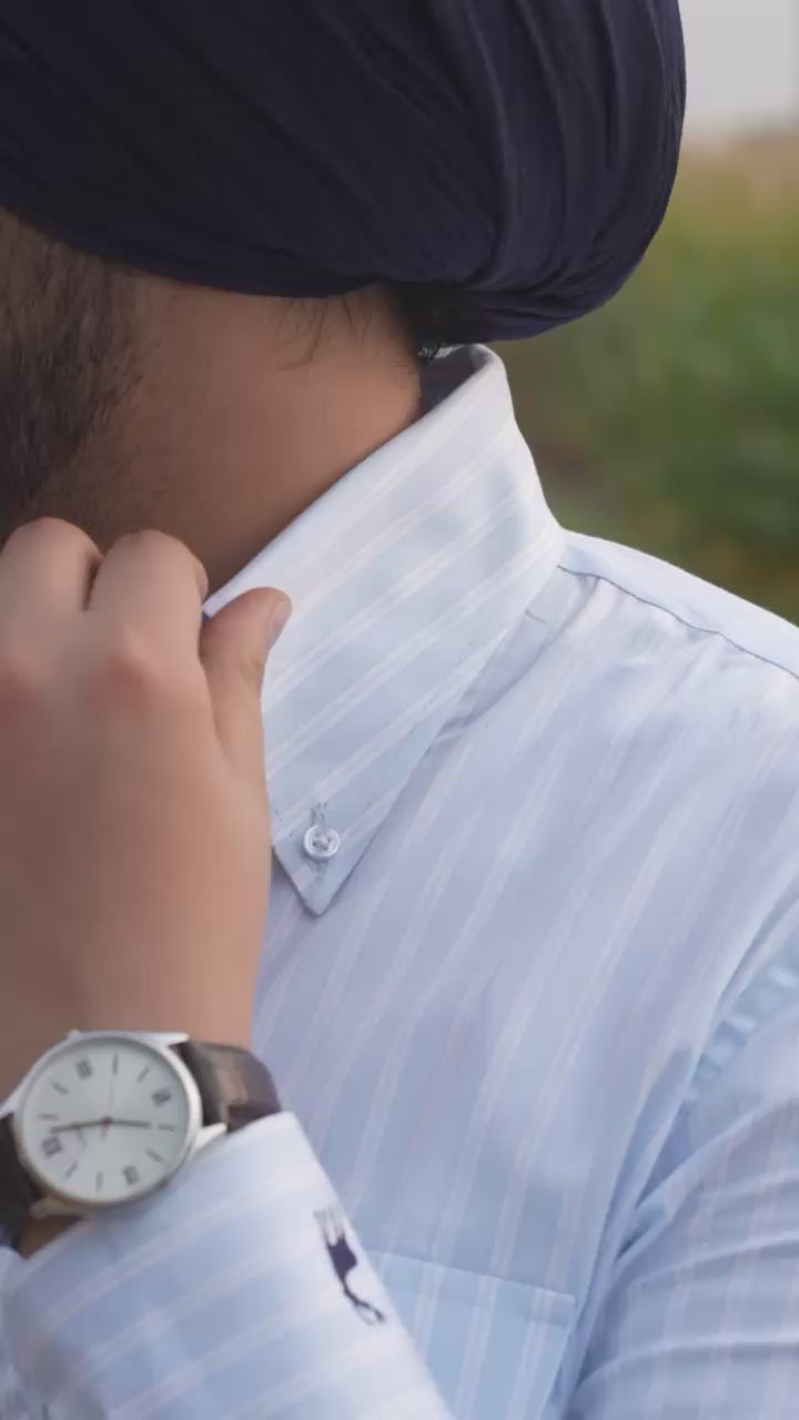Al man showing elegance of Luxento Blue Lining

